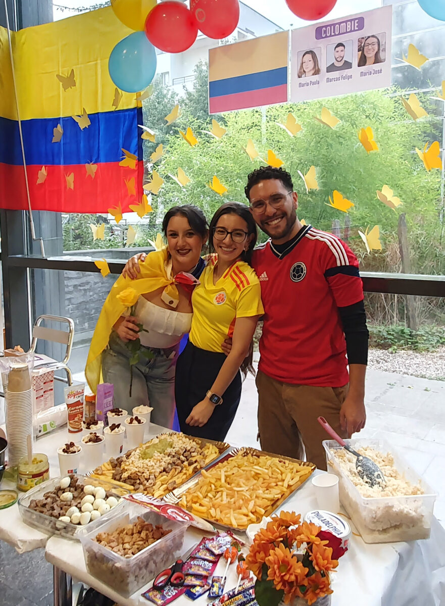 Soirée internationale ENSGSI : célébration de la diversité et des étudiants internationaux. Stand de la Colombie.