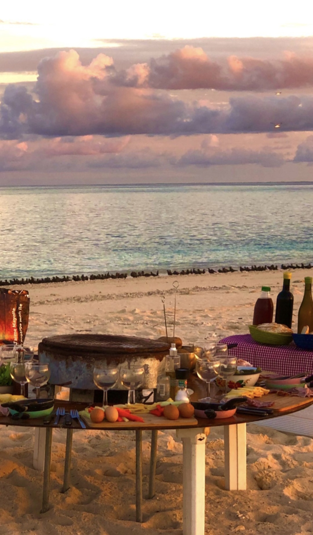 la vie à mayotte raclette sur la plage