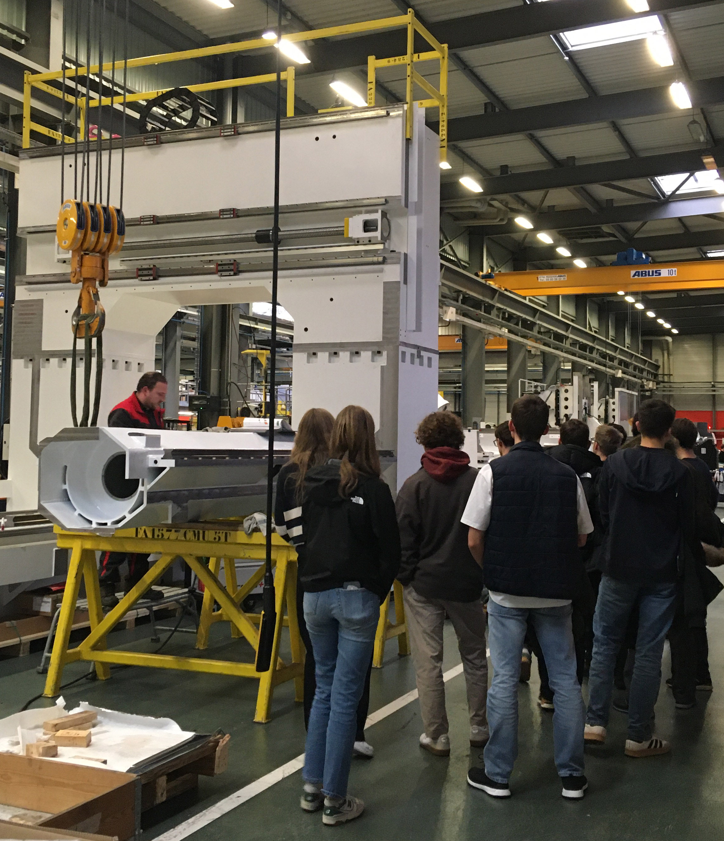 Étudiants de l’ENSGSI visitant l’atelier de production chez Huron Graffenstaden.