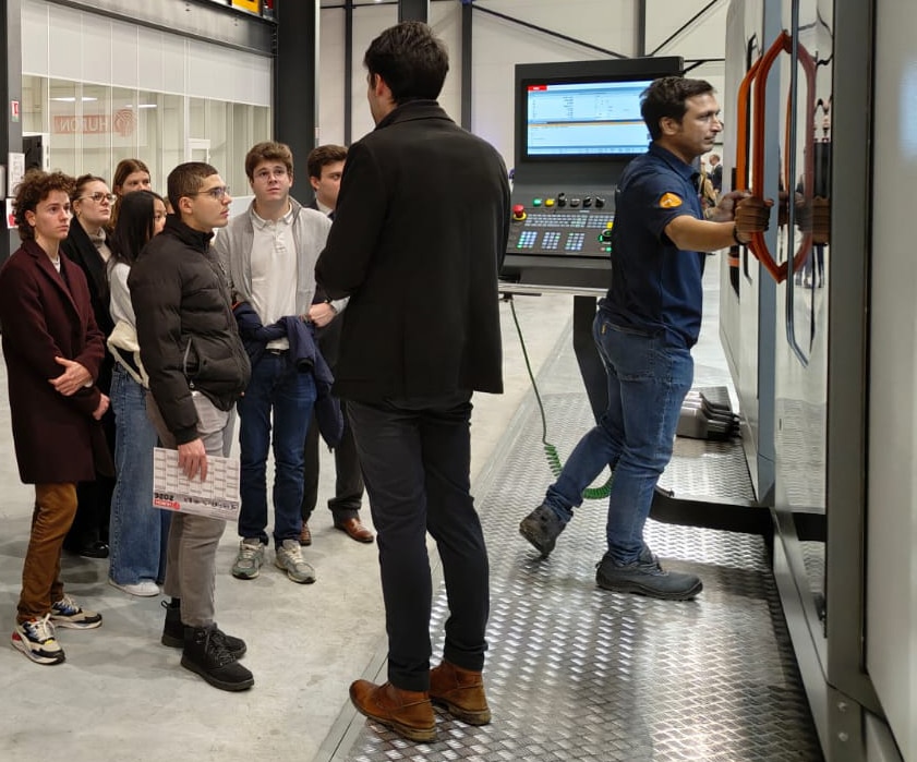 Présentation de l’entreprise Huron aux élèves ingénieurs de l’ENSGSI par les responsables du site.