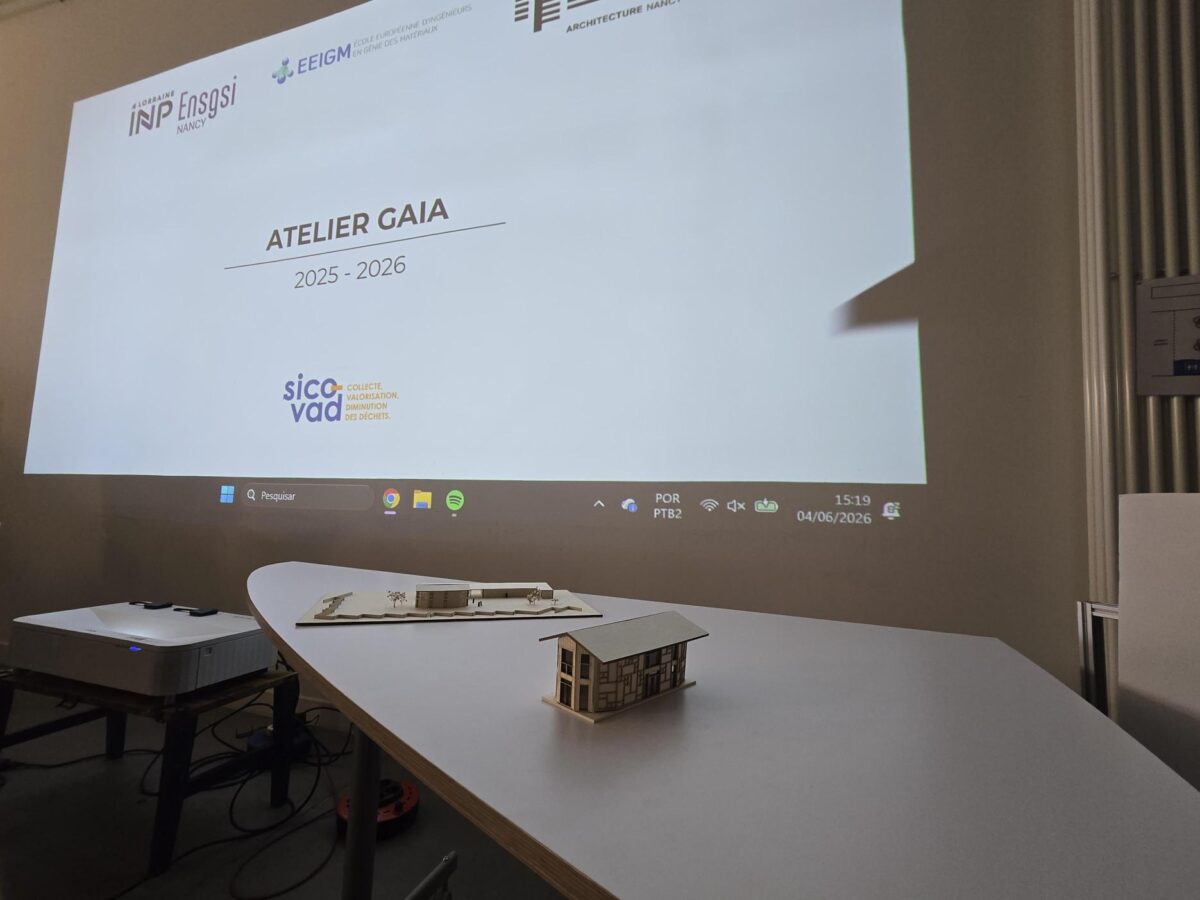 Des élèves-ingénieurs de l'ENSGSI présentent leur projet de Maison du Réemploi pour le SICOVAD lors de la soutenance finale du projet GAIA.