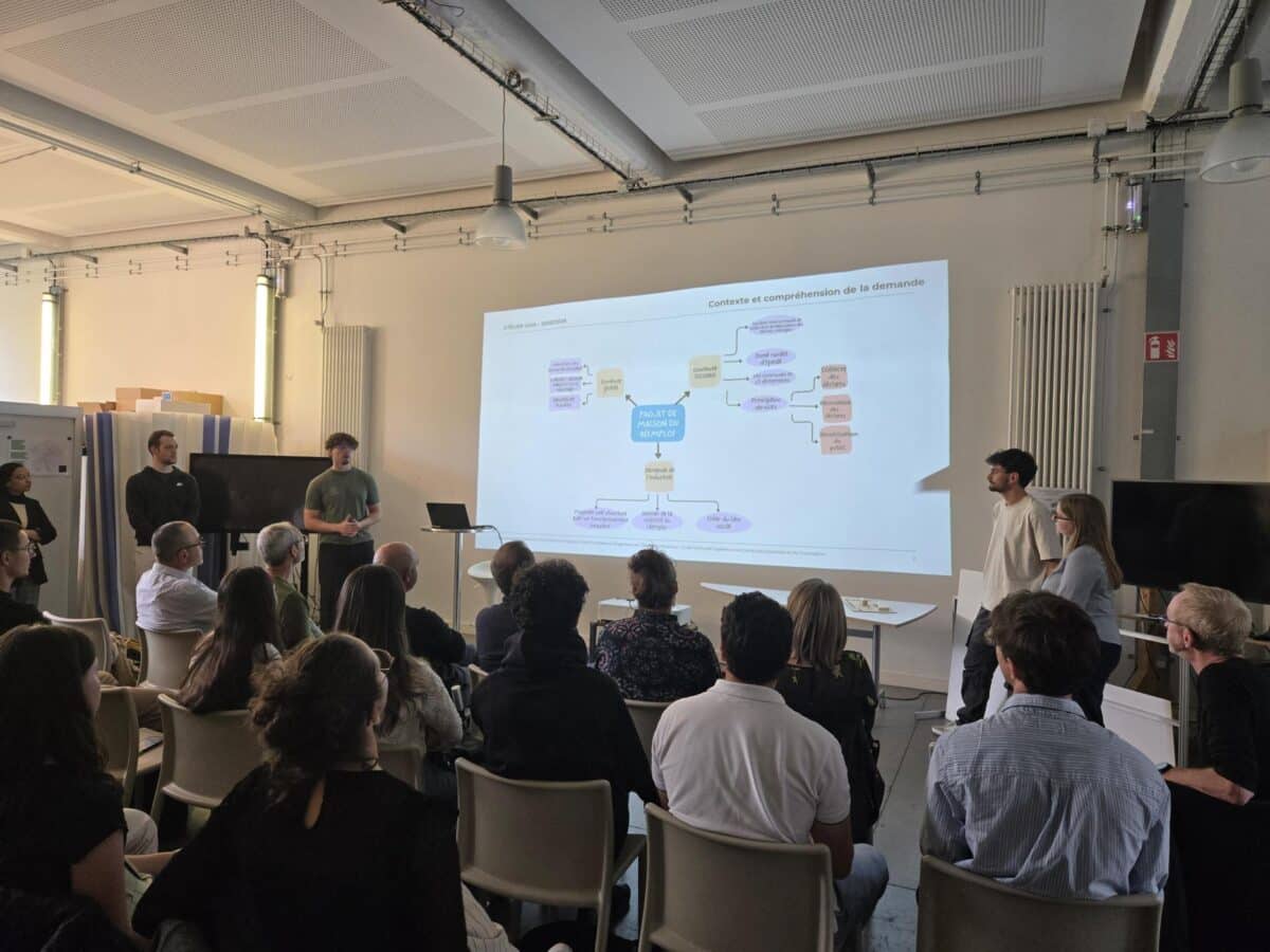 Des élèves-ingénieurs de l'ENSGSI présentent leur projet de Maison du Réemploi pour le SICOVAD lors de la soutenance finale du projet GAIA.